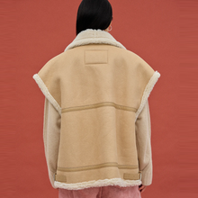 Load image into Gallery viewer, Womens Camel Thick Fur Sheepskin Shearling Leather Vest