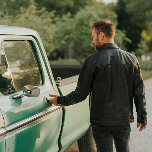 Factors to Consider While Buying A Leather Jacket