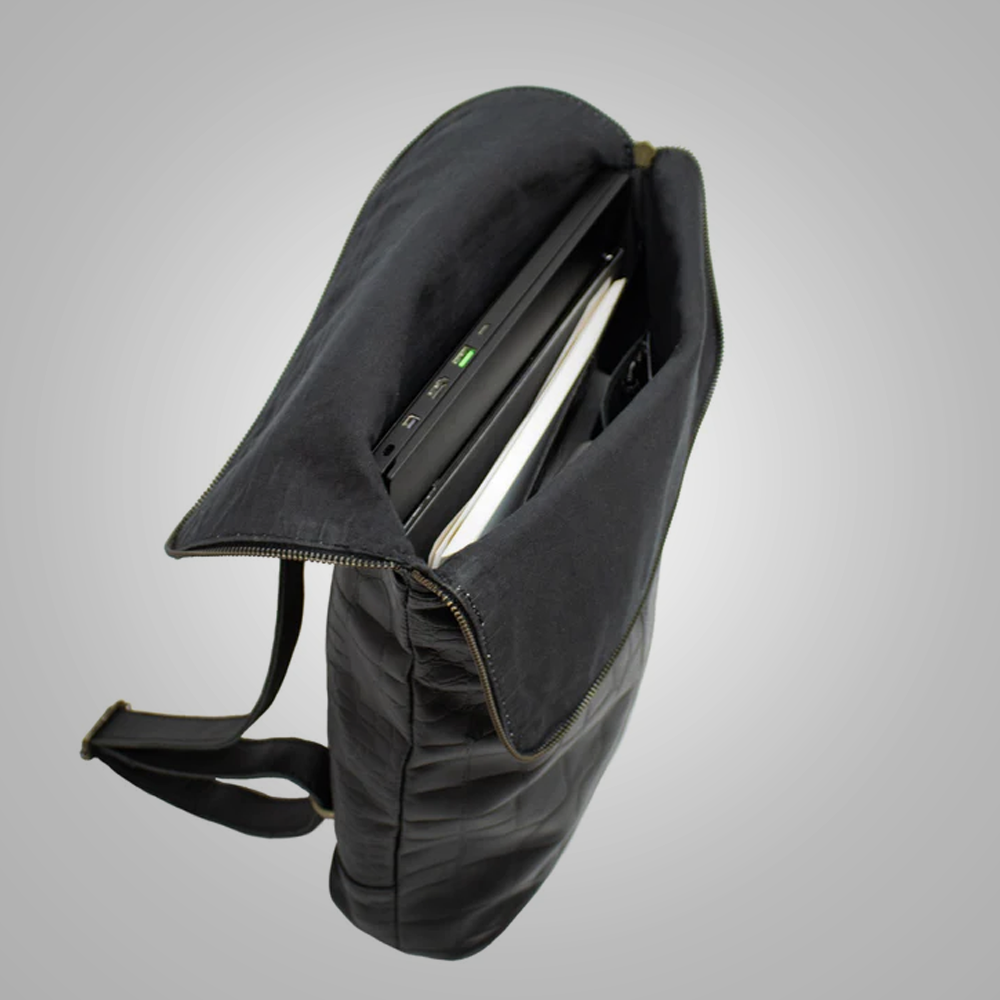 New Mens Black Brass Fittings and Robust YKK Zippers Leather Backpack