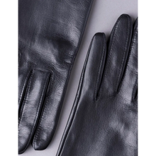 Load image into Gallery viewer, New Women Beatrice Button Lambskin Leather Gloves in Black

